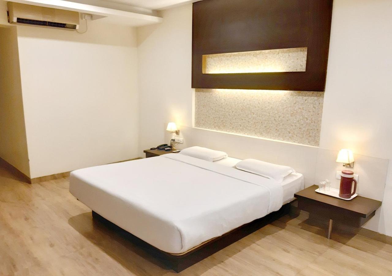 Hotel Adarsha Palace Belgaum Exterior photo