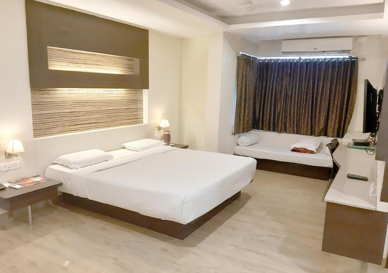 Hotel Adarsha Palace Belgaum Exterior photo
